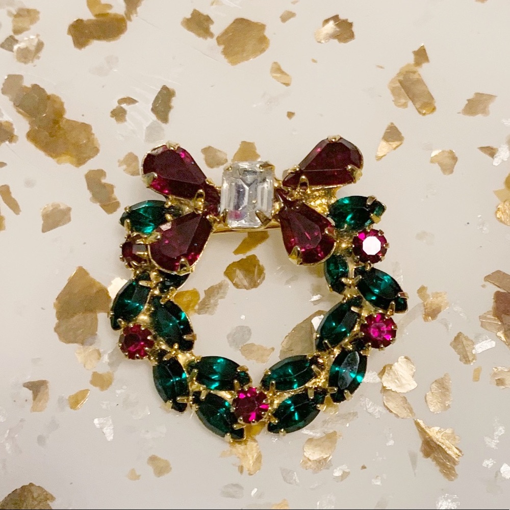 Vintage Christmas wreath brooch